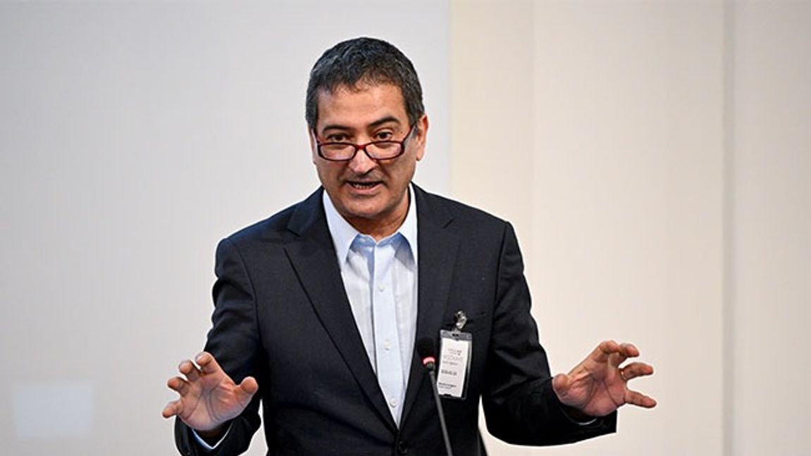  Forskaren Sameh Egyptson presenterar sin uppmärksammade avhandling: ”Global politisk islam?: Muslimska brödraskapet & Islamiska förbundet i Sverige” under ett riksdagsseminarium. Foto: Anders Wiklund / TT
