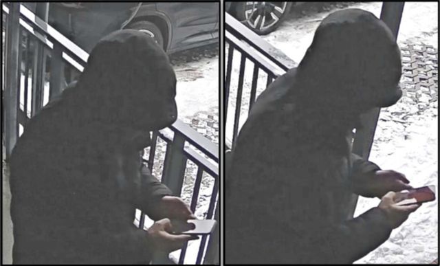 Mannen fångades på övervakningskamera innan ett av flera rån han ska ha begått mot prostituerade kvinnor i Stockholmsområdet. Foto: Polisen