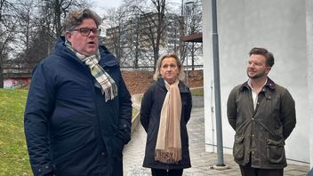 Justitieminister Gunnar Strömmer, kommunstyrelsens ordförande Boel Godner (S) och Alexander Rosenberg (M). Foto: Bulletin  