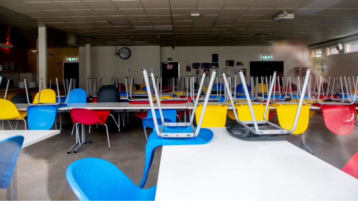 Skolan är stängd. Barnen har flyttats till närmaste utanförskapsområde för att studera mångkultur. Foto: Adam Ihse/TT