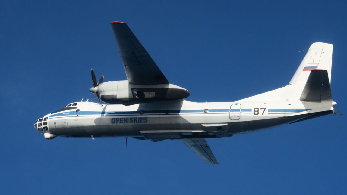 Flygplanet fotograferades och kunde identifieras som ett plan av typen Antonov-3, AN 30. Foto: Försvarsmakten