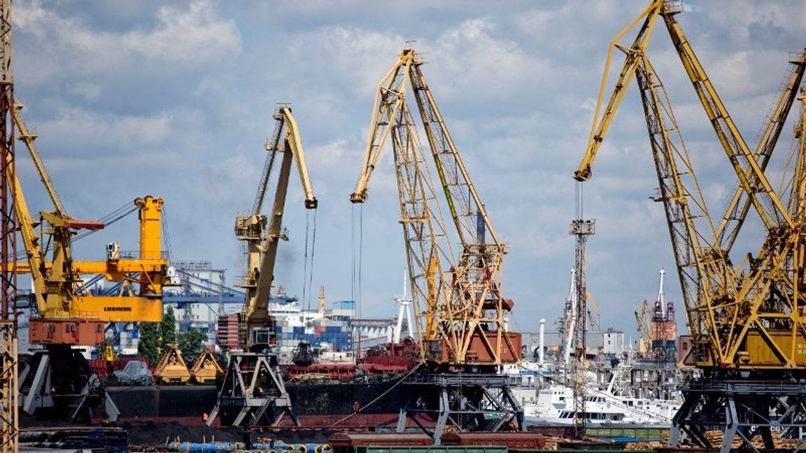 Lyftkranar i hamnen i Odessa Foto Adam Ihse / TT /