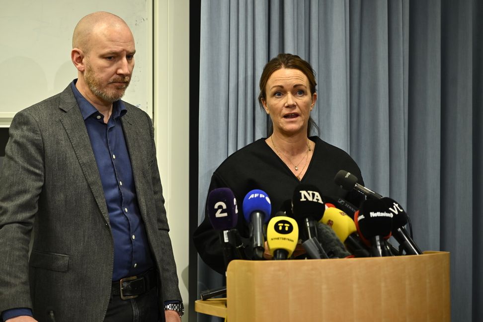 Utredningsledarna Kristoffer Zickbauer och Anna Bergkvist vid en pressträff den 6 februari om massmordet i Örebro. Foto: Anders Wiklund/TT