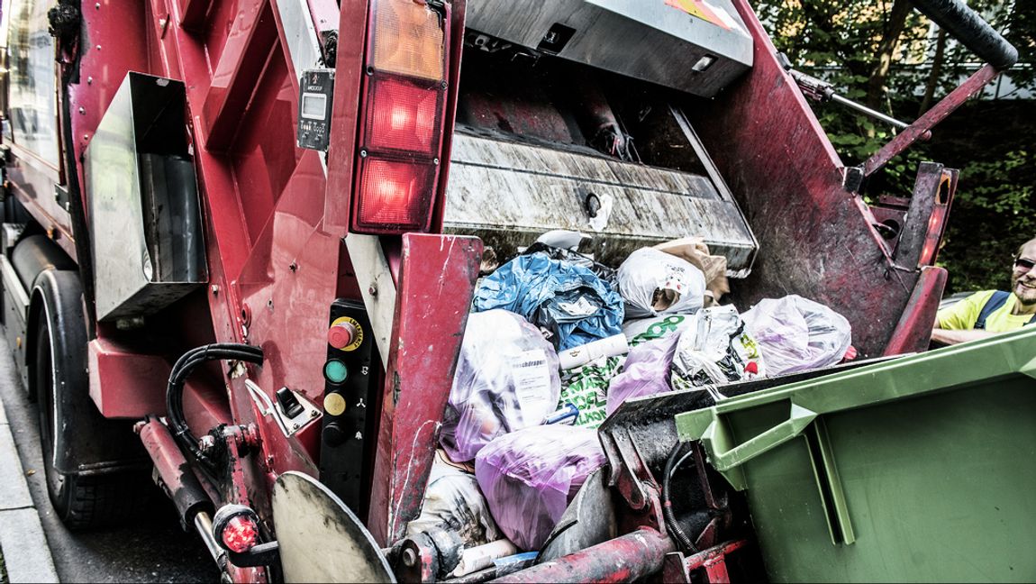 Sopkostnader är en av flera taxor som ökat kraftigt för de boende. Arkivbild. Foto: Tomas Oneborg/SvD/TT
