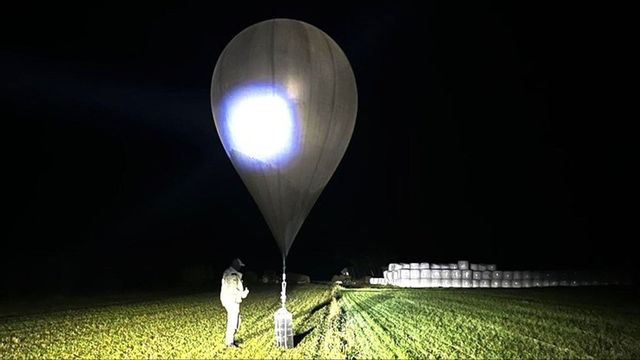En odaterad bild visar en av de belarusiska ballonger som upphittats i Litauen. Foto: Litauens statliga gränsvakt via AP/TT