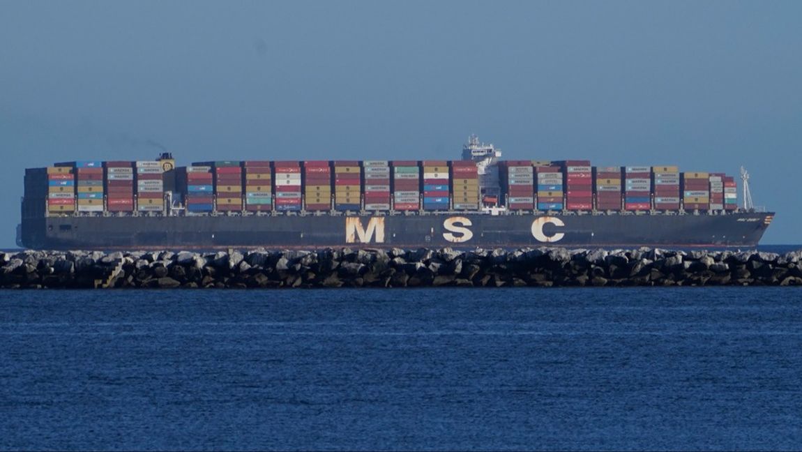 Även fraktjätten MSC avstår transporter genom Röda havet av säkerhetsskäl. Arkivbild. Foto: DAMIAN DOVARGANES/AP/TT