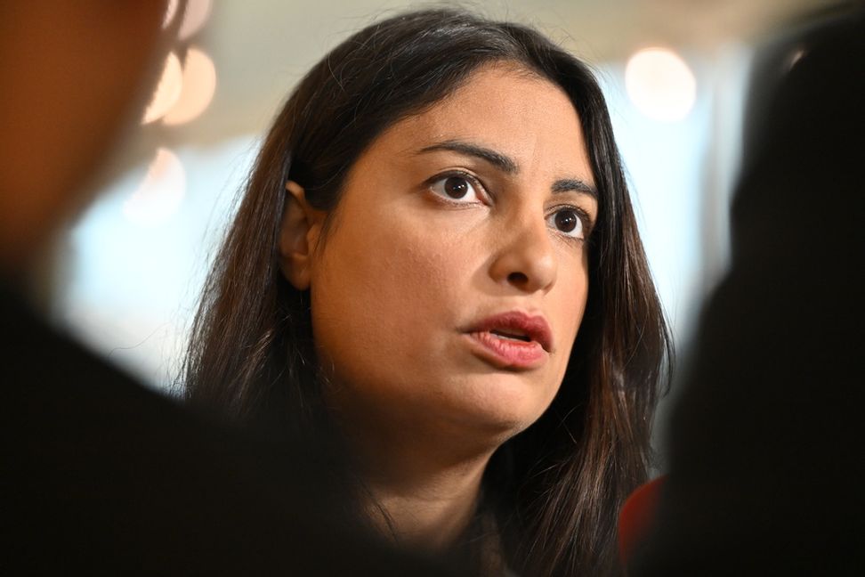 Vänsterpartiets partiledare Nooshi Dadgostar ser den ständiga nyrekryteringen av unga till gängen som det stora problemet just nu. Arkivbild. Henrik Montgomery/TT