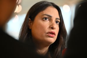 Vänsterpartiets partiledare Nooshi Dadgostar ser den ständiga nyrekryteringen av unga till gängen som det stora problemet just nu. Arkivbild. Henrik Montgomery/TT