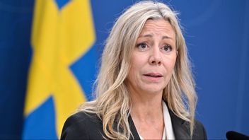 Sverigedemokraternas Linda Lindberg kritiserar regeringens förslag att ta bort ordet ’kvinna’ ur abortlagen. Foto: Henrik Montgomery/TT.