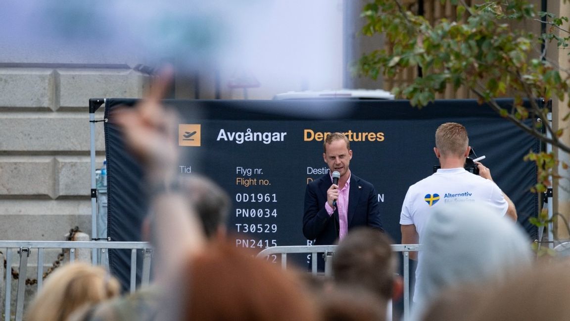 Partiledaren för Alternativ för Sverige, Gustav Kasselstrand håller torgmöte på Stortorget i Malmö. Foto: Johan Nilsson / TT