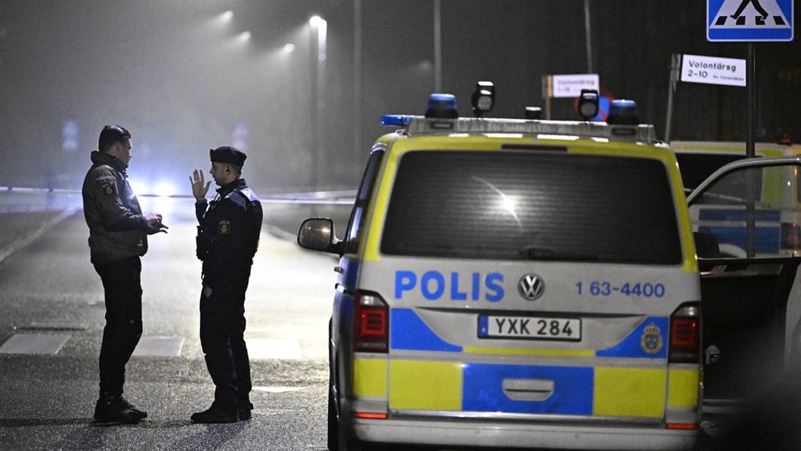 När polisen anlände var den svårt skadade mannen ensam kvar. Foto: Johan Nilsson/TT