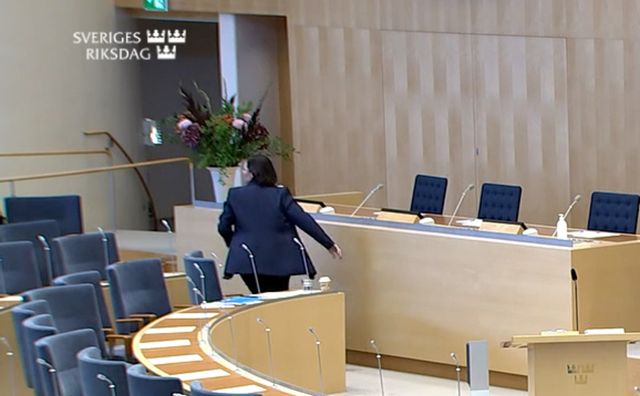 Utrikesminister Maria Malmer Stenergard (M) springer ut under en interpellationsdebatt 3 oktober. Riksdagen/TT