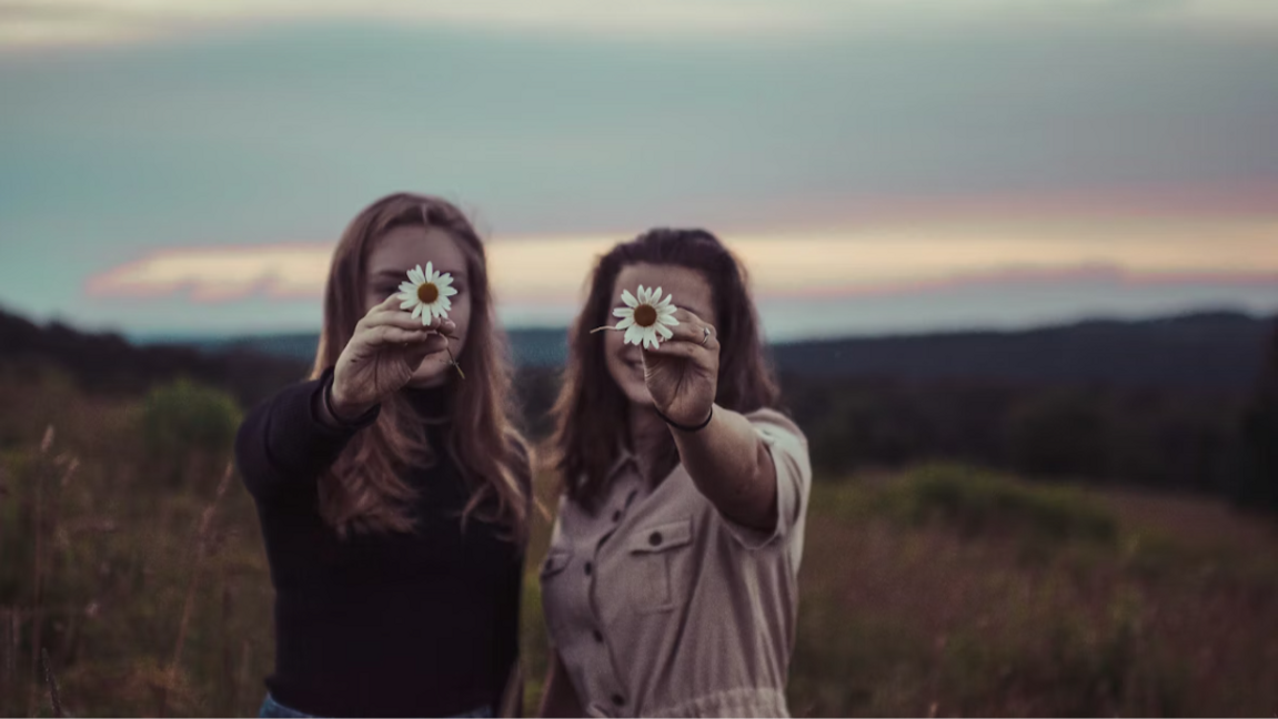 Kvinnor röstar för mer invandring. Foto: Sam McNamara, Unsplash