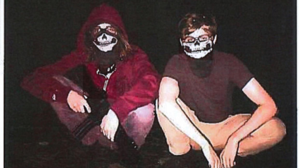 Den dömde mannen (t.h) har även gjort sig skyldig till en mordbrand mot en minkfarm i Blekinge 2019 tillsammans med en kumpan. Foto: Polisen/TT