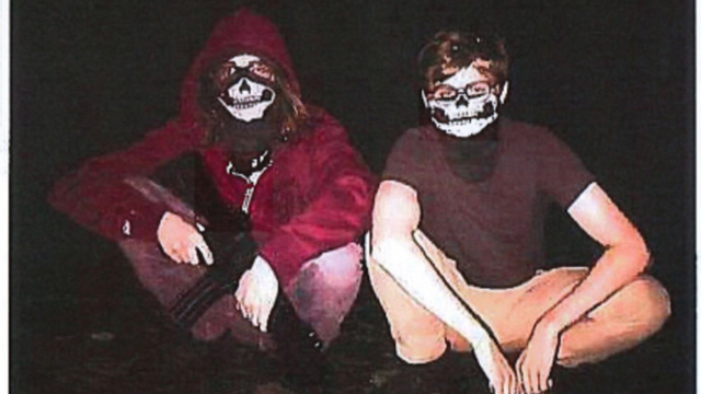 Den dömde mannen (t.h) har även gjort sig skyldig till en mordbrand mot en minkfarm i Blekinge 2019 tillsammans med en kumpan. Foto: Polisen/TT