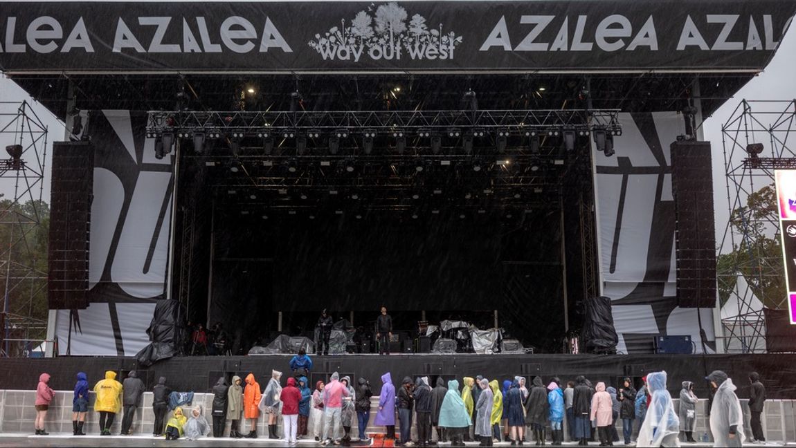 I stället för att bjuda in Kneecap borde det vara en tyst minut för de som mördades på Novafestivalen. Foto: Björn Larsson Rosvall/TT
