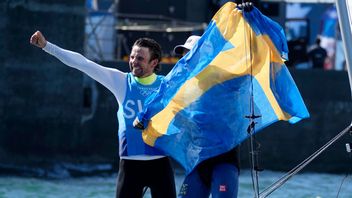 Anton Dahlberg och Fredrik Bergström skrev historia när de tog Sveriges 500:e officiella medalj i Sommar-OS. Foto: Bernat Armangue/AP/TT