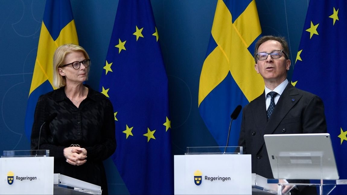 Regeringens produktivitetskommission vill se skärpt tillsyn av friskolor och att offentlighetsprincipen ska gälla även dem. Bilden är från när finansminister Elisabeth Svantesson (M) inrättade kommissionen och presenterade dess ordförande Hans Lindblad. Arkivbild. Foto: FREDRIK SURELL/TT