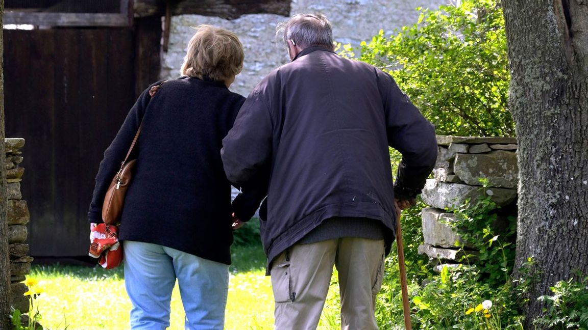 Pensionärer vandrar i Visby. Arkivbild. Foto: Janerik Henriksson/TT