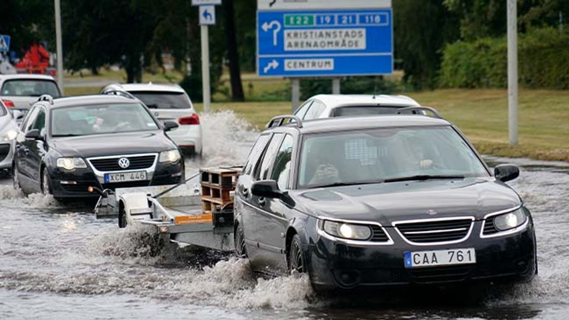 Kraftiga översvämningar drabbar även Sverige. Foto: Johan Nilsson/TT
