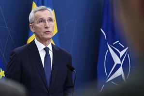 Natos tidigare generalsekreterare Jens Stoltenberg under en pressträff tillsammans med statsminister Ulf Kristersson (M). Lars Schröder/TT