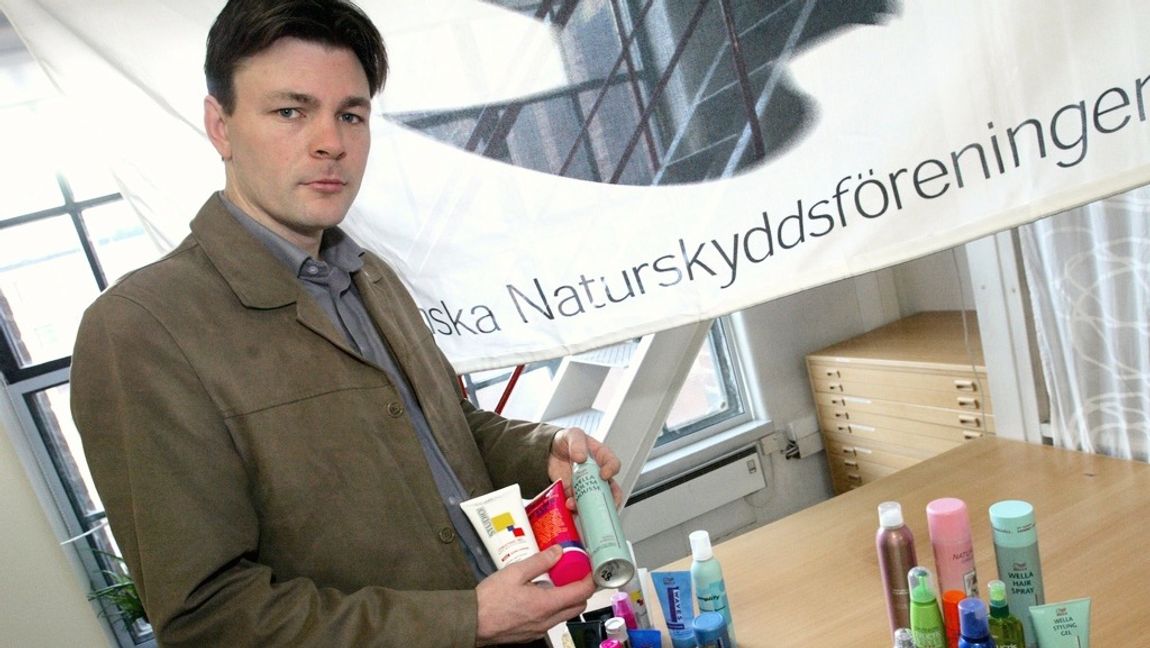 Under sin tid på Naturskyddsföreningen gick Mikael Karlsson till storms mot hårvårdsprodukter. Inga produkter passerade hans nålsöga. Är han i dag en forskare i mängden eller är han samma aktivist som förr? Foto: Bertil Ericsson/TT 