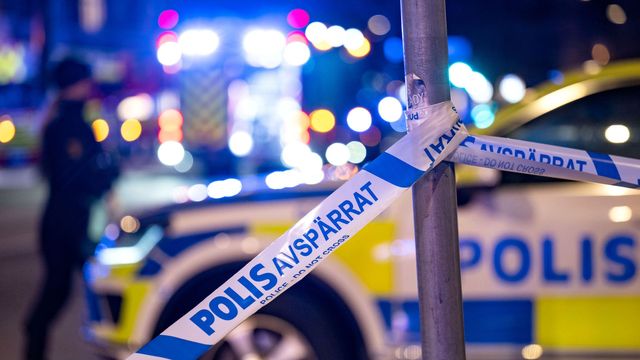 Avspärrningsband vid brottsplats. Unga kvinnor i gängmiljö hamnar i en osynlig gråzon där de varken hålls ansvariga eller får stöd, hävdar KSAN. Foto: Johan Nilsson/TT