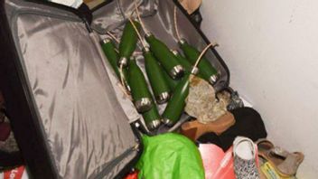 Termosbomber från polisens tillslag. Foto: Polisen