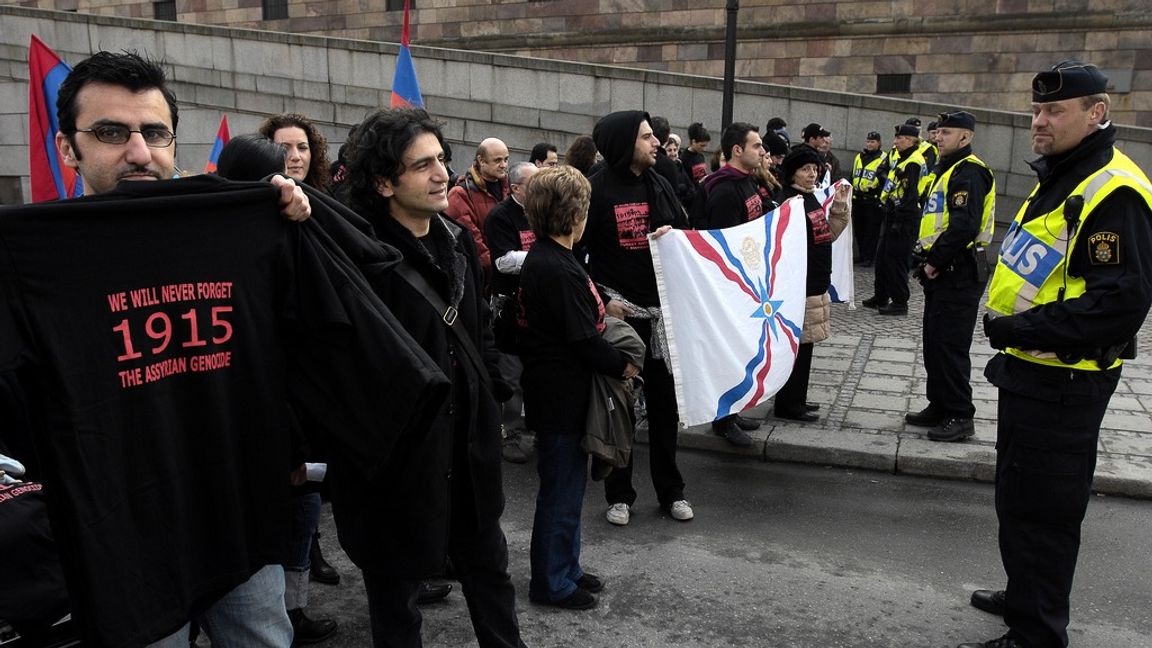 Demonstration mot ett turkiskt statsbesök. För assyrier är Seyfo en levande fråga. Foto: Tobias Lundgren/TT
