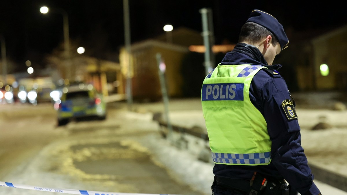 Man Skjuten Till Döds Efter Skott Mot Bostad I Tullinge