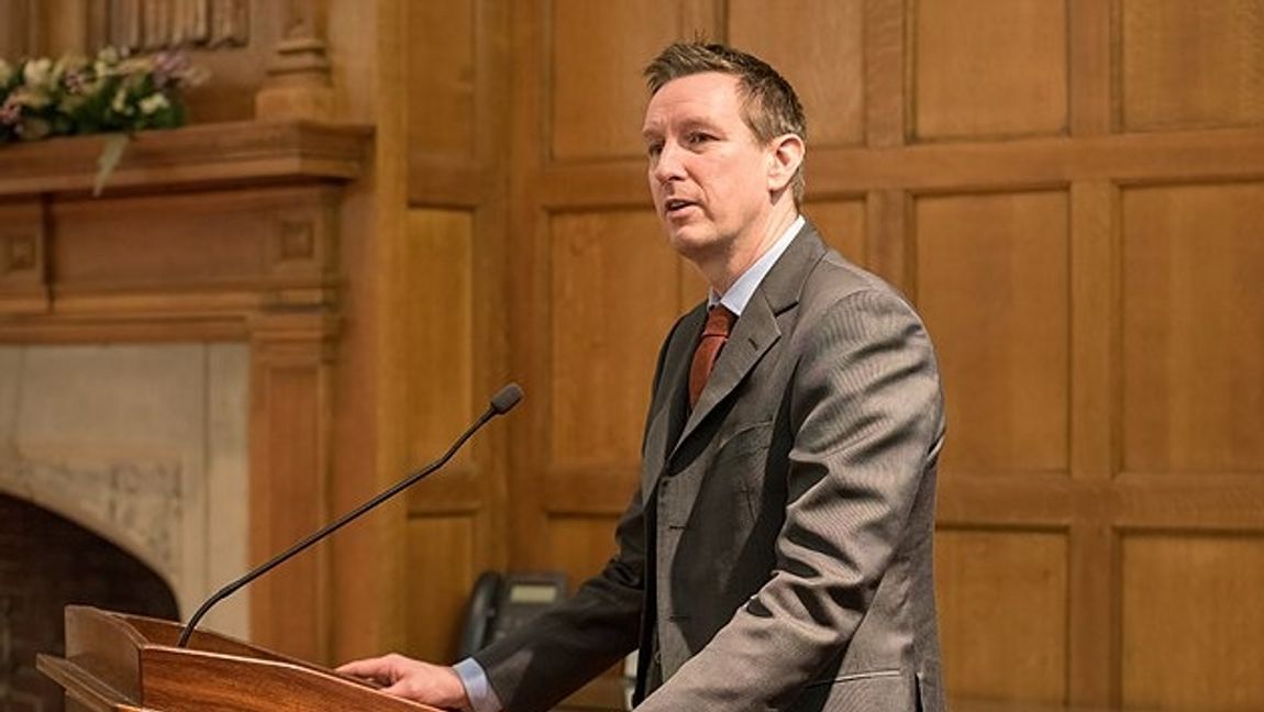 En man som tänker. Foto: Wikipedia.