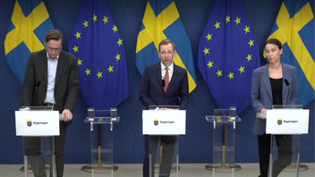 Tillförordnade statsepidemiologen Erik Sturegård, socialminister Jakob Forssmed (KD) och Folkhälsomyndighetens generaldirektör Olivia Wigzell. Foto: Faksimil/Regeringskansliet