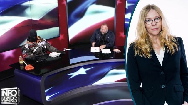 Kanye West med mask över ansiktet uttalar sin hyllning till Hitler inför Alex Jones. Foto: Ruba/TT