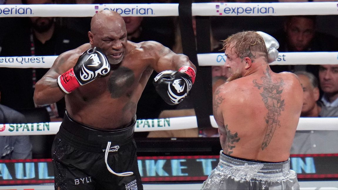 Mike Tyson och Jake Paul möttes i en uppmärksammad boxningsmatch på AT&T Stadium i Texas. Foto: Julio Cortez/AP