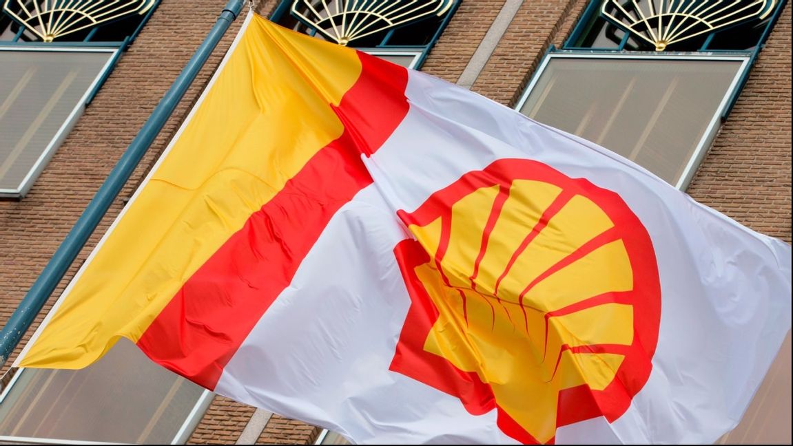 Oljekoncernen Shell köpte i fredags en fartygslast rysk råolja, men har nu beslutat att stoppa handeln med ryska råvaror. Arkivbild. Foto: Peter Dejong AP/TT