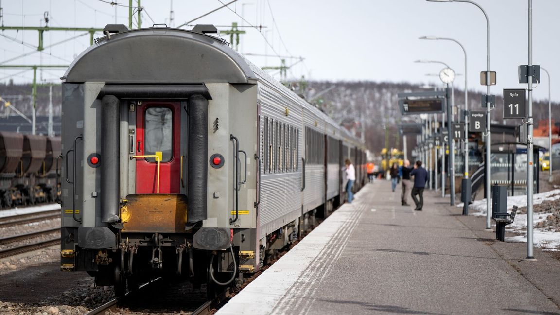 Trafikverket har ingen prognos för när trafiken kan återupptas. Foto: Christine Olsson/TT