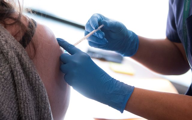 Vaccinationsstationen i Edsbergskyrkan i Sollentuna. Foto: Fredrik Sandberg/TT