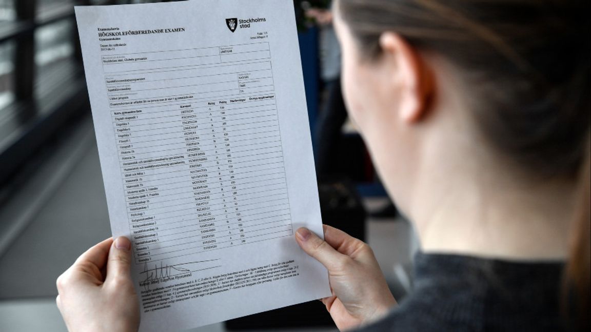 Arkivbild. Slutbetyg från gymnasiet. Foto: Anders Wiklund / TT