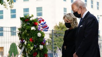 USA:s president Joe Biden och hans fru Jill Biden närvarade vid minnesmärket i Pentagon under lördagen. Foto: Lex Brandon/AP/TT.