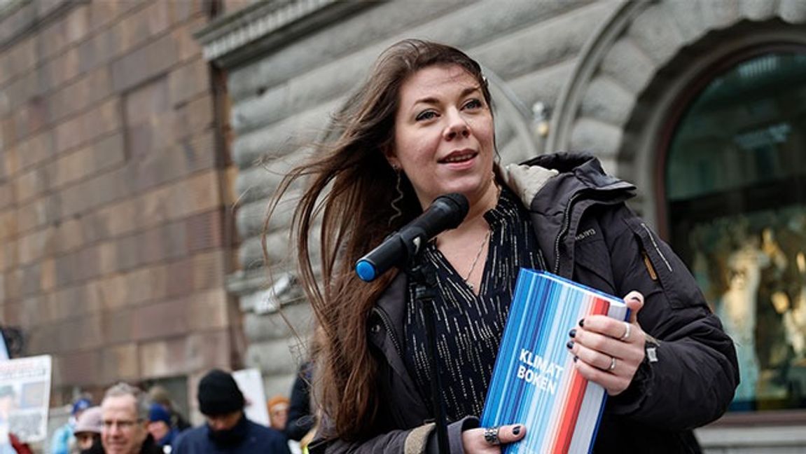 Avgående Elin Söderberg på klimatmanifestation utanför riksdagen. Bild: Fredrik Persson/ TT