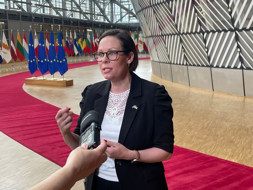 Utrikesminister Maria Malmer Stenergard på väg in till måndagens EU-möte i Bryssel. Foto: Wiktor Nummelin/TT