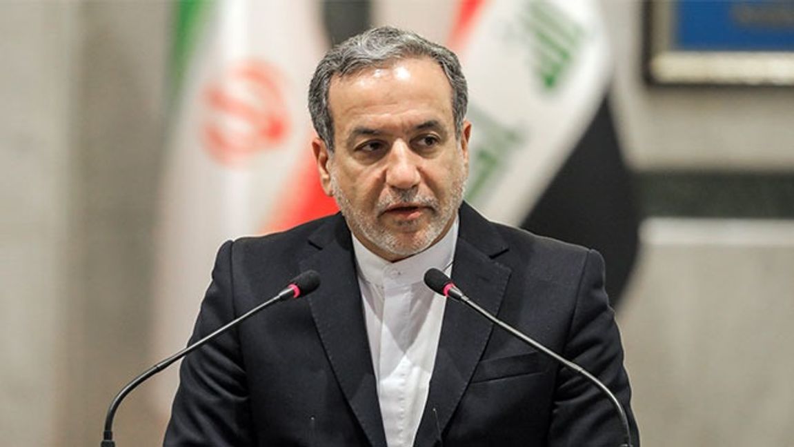 Irans utrikesminister  Abbas Araghchi på en pressträff i Bagdad på söndagen. Bild: AP Photo/Anmar Khalil