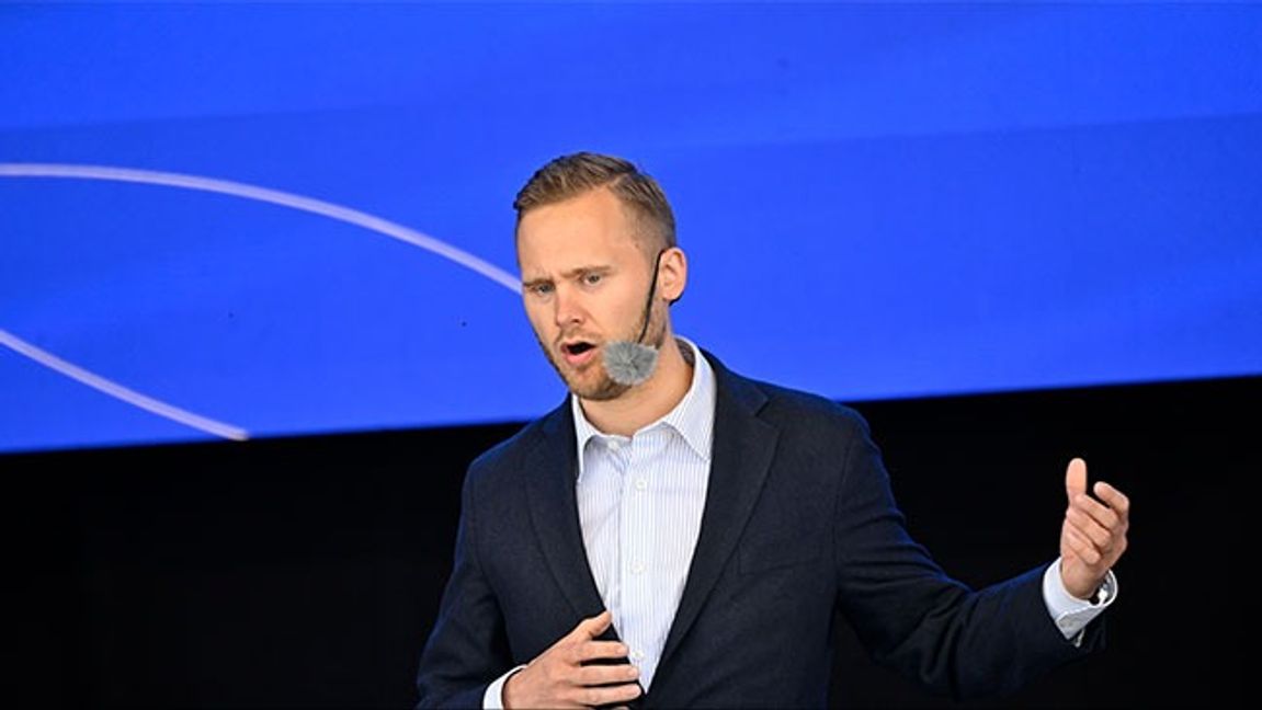 Sverigedemokraternas vice partiledare Henrik Vinge (SD) håller tal på Järvaveckan på Spånga IP. Foto: Henrik Montgomery / TT