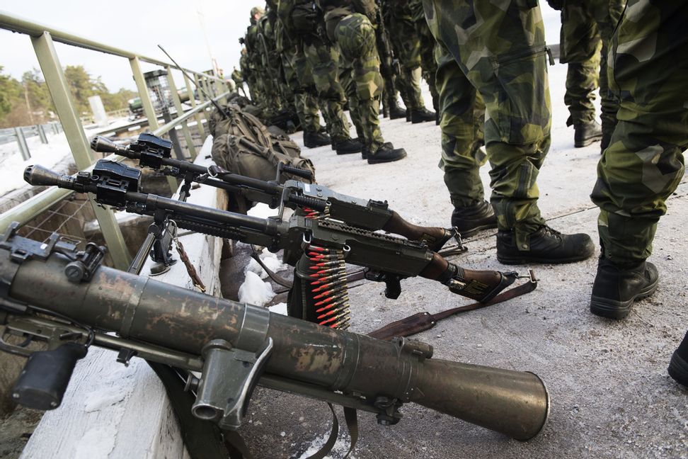 Det finns risk för stora flaskhalsar när Europas länder rustar upp samtidigt, tror bedömare. Arkivbild. Fredrik Sandberg/TT