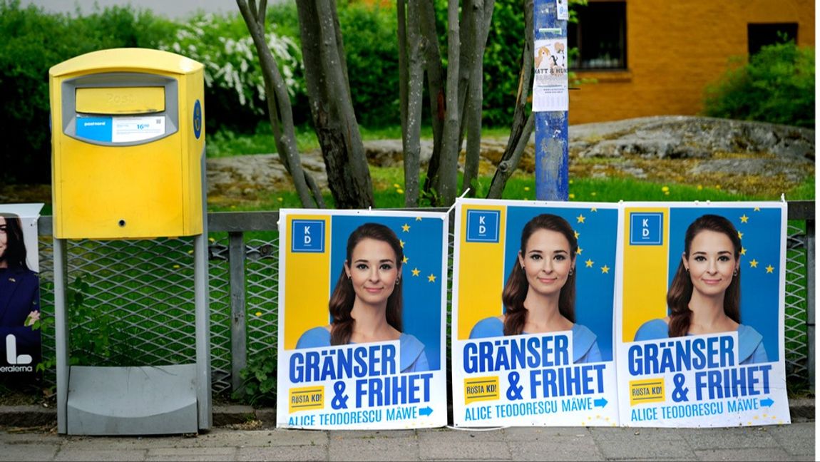 Kristdemokraternas toppkandidat Alice Teodorescu Måwe på valaffischer inför EU-valet där förtidsröstningen öppnar under onsdagen. Foto: JANERIK HENRIKSSON/TT