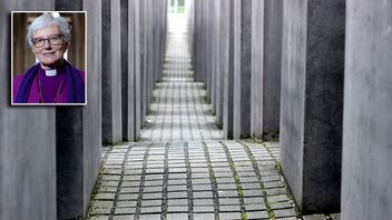 Ärkebiskop Antje Jackelén och ett Minnnesmärke i Berlin över mördade judar. Foto: Svenska kyrkan och Pontus Lundahl/TT