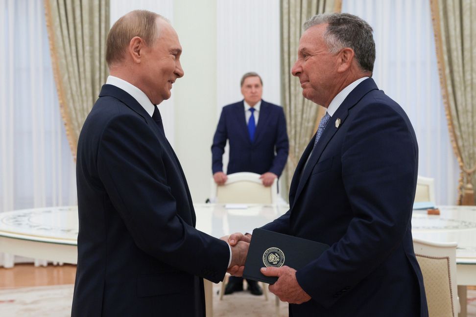 Rysslands president Vladimir Putin och USA-sändebudet Steve Witkoff under ett tidigare möte i Moskva, i augusti i år. Foto: Gavriil Grigorov/Sputnik/Kreml via AP/TT