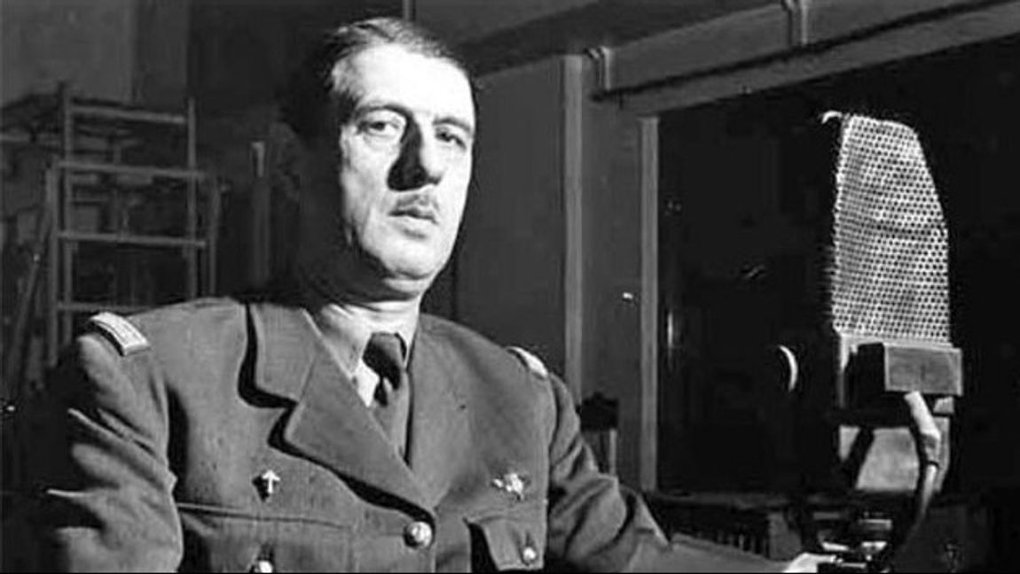 Charles De Gaulle talar till Frankrike i London efter Nazitysklands invasion 1940. Foto: Wikipedia 