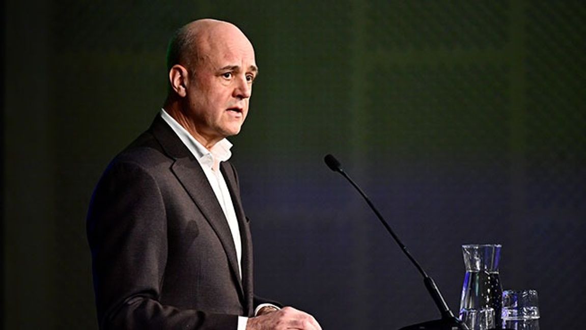 Avgående SvFF-ordförande Fredrik Reinfeldt talar på förbundets årsmöte. Foto: Magnus Lejhall / TT