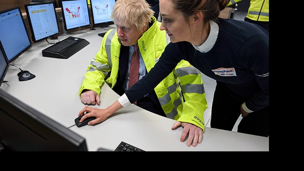 Premiärminister Boris Johnson besökte kärnkraftsverket Hinkley Point förra veckan. Foto: Finnbarr Webster/AP/TT